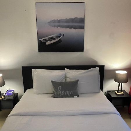 Appartement Cozy Open Concept 2Br 2Bath W/Parking -Jays/Cn à Toronto Extérieur photo