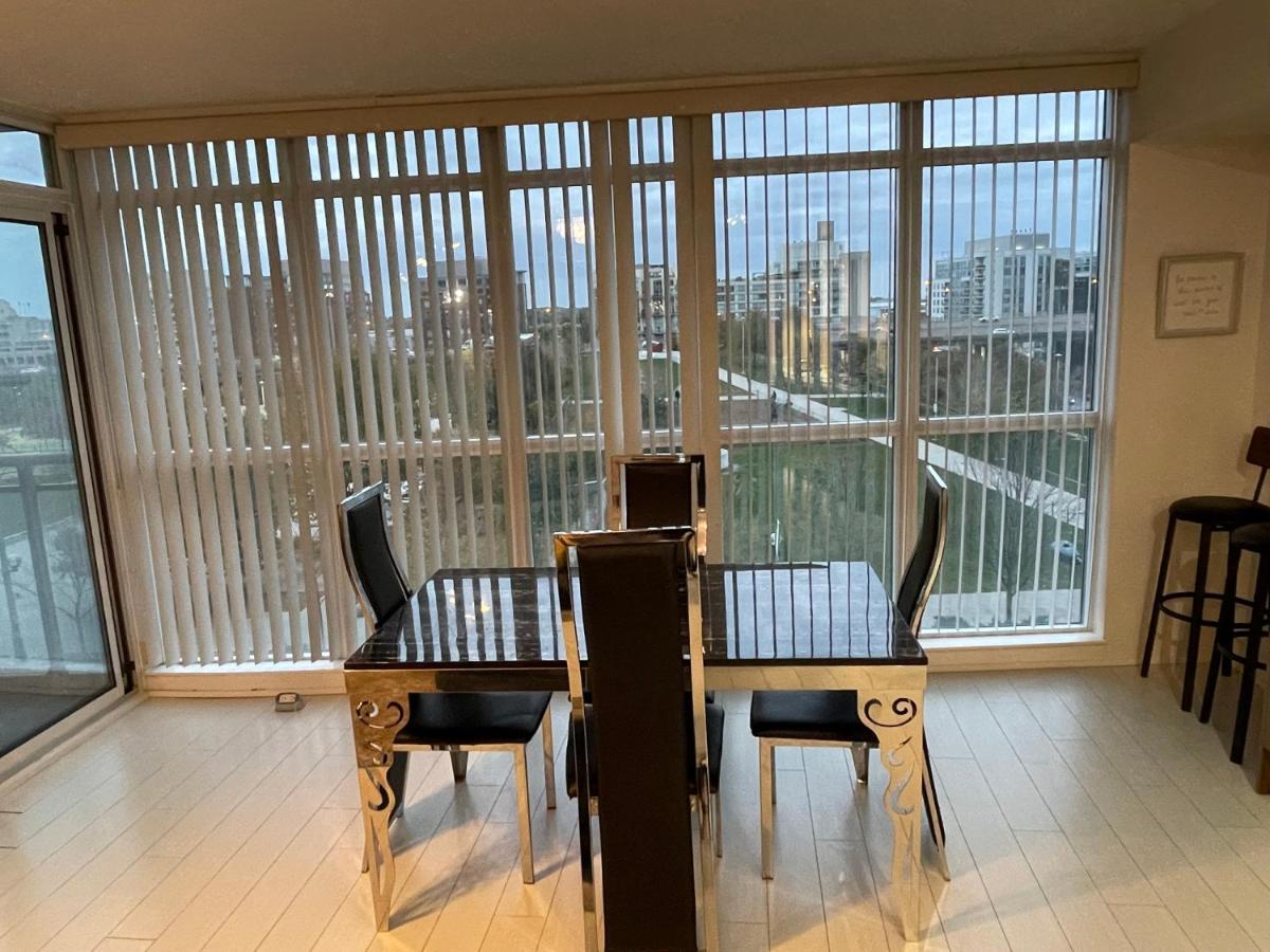 Appartement Cozy Open Concept 2Br 2Bath W/Parking -Jays/Cn à Toronto Extérieur photo