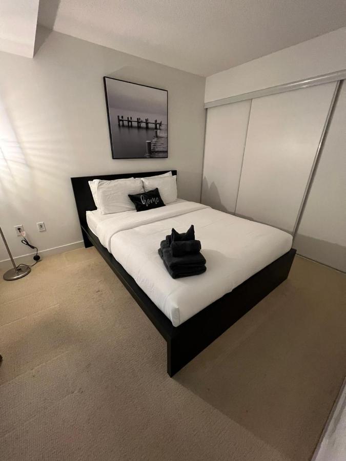 Appartement Cozy Open Concept 2Br 2Bath W/Parking -Jays/Cn à Toronto Extérieur photo