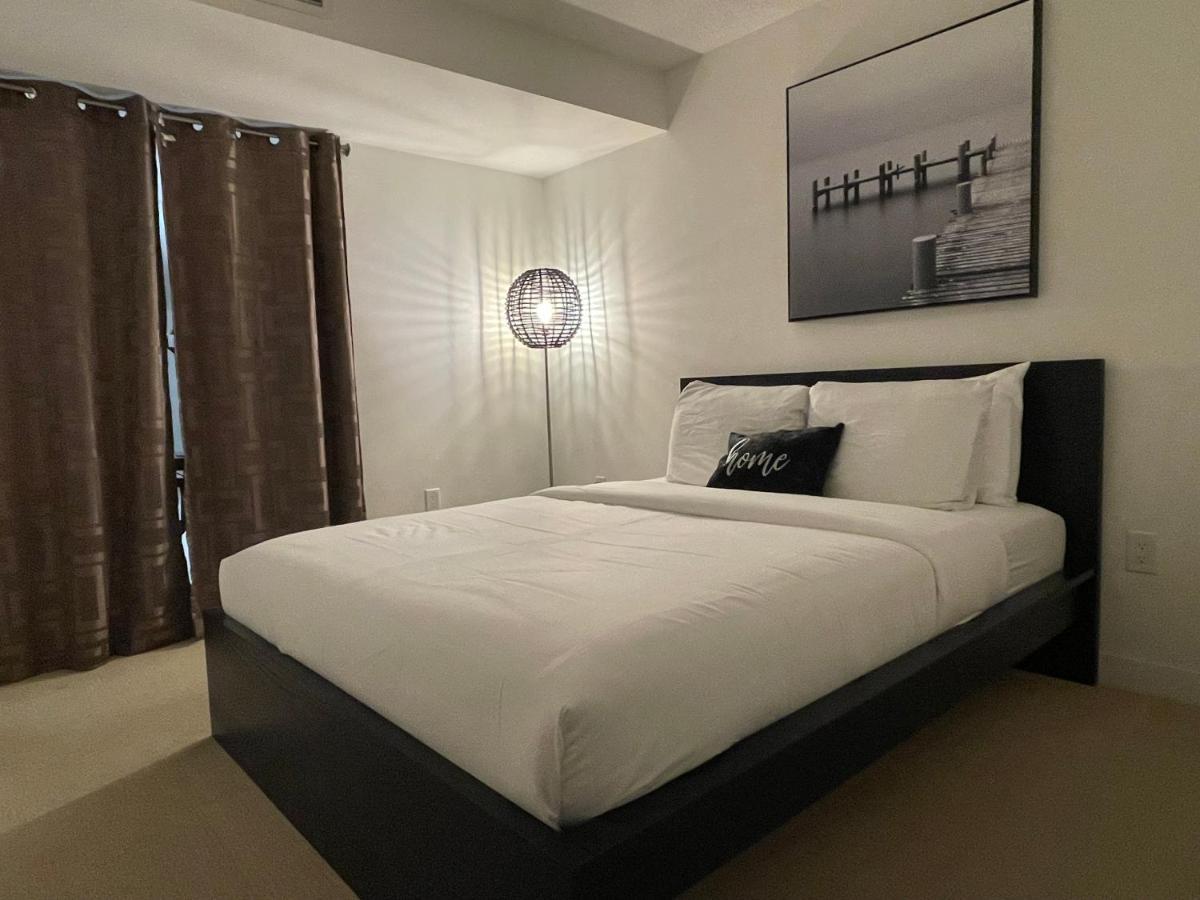 Appartement Cozy Open Concept 2Br 2Bath W/Parking -Jays/Cn à Toronto Extérieur photo