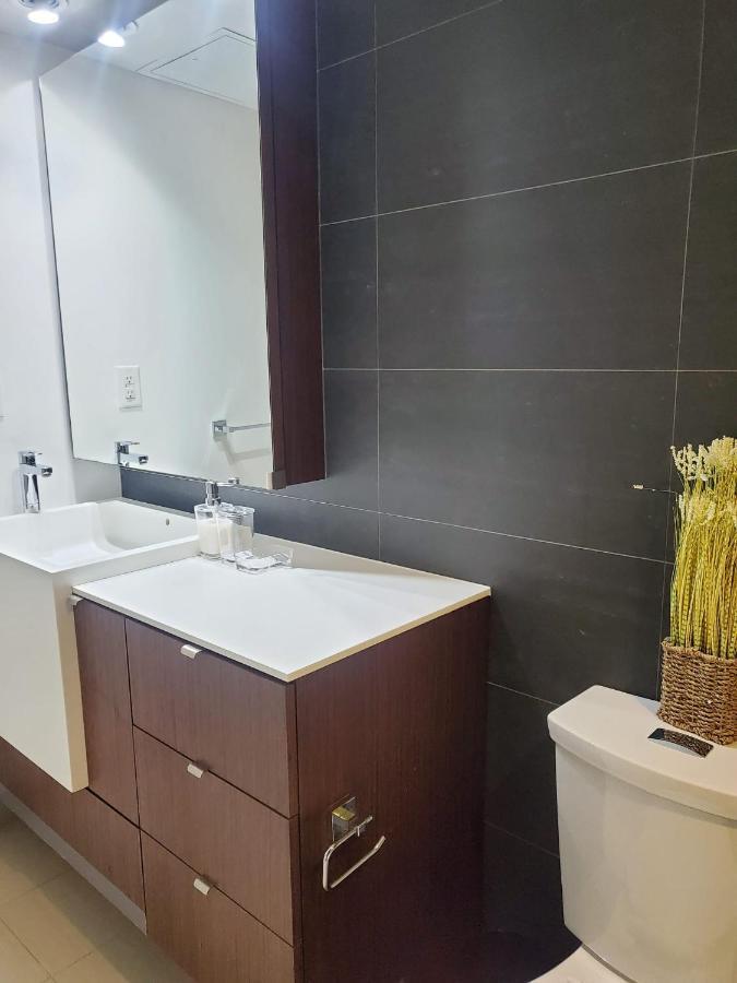 Appartement Cozy Open Concept 2Br 2Bath W/Parking -Jays/Cn à Toronto Extérieur photo